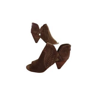 Vince Camuto Ebelin Suede Cone-Heel Shootie 657803-J Size 9.5